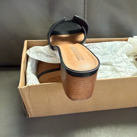 Steve Madden Black Block Heel Slide Sandals. Size 8 - Picture 5 of 7